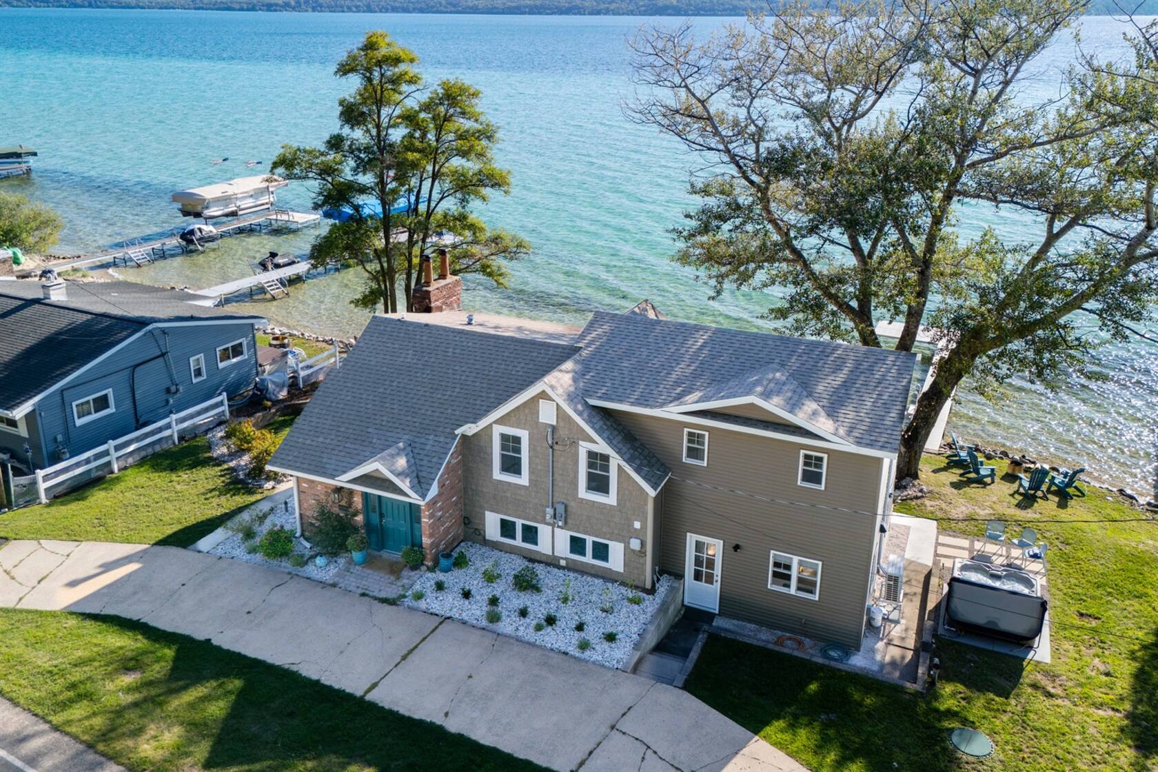Luxury Airbnb Homes in Michigan for Christmas Holiday