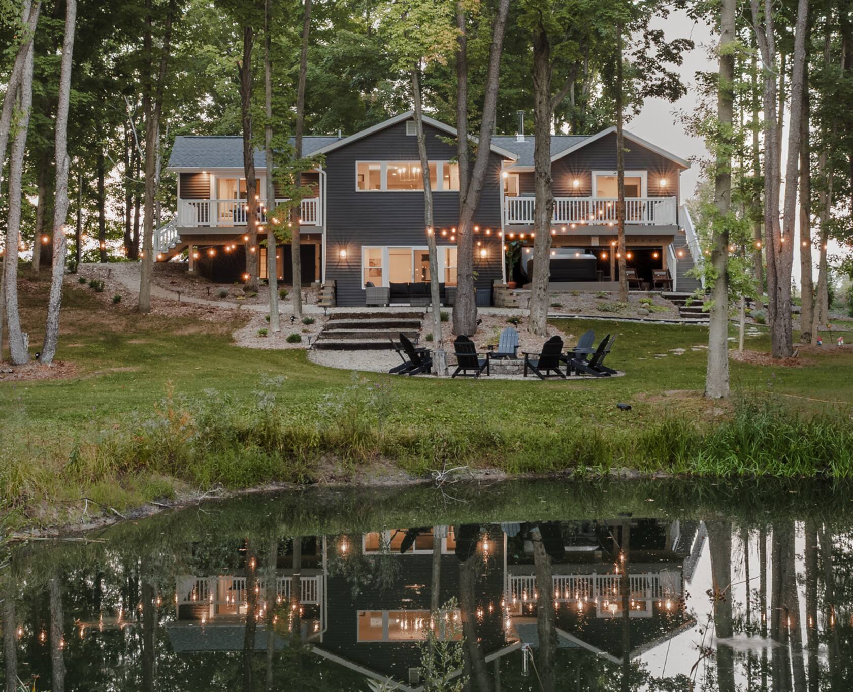 Luxury Airbnb Homes in Michigan for Christmas Holiday and New Year Celebration