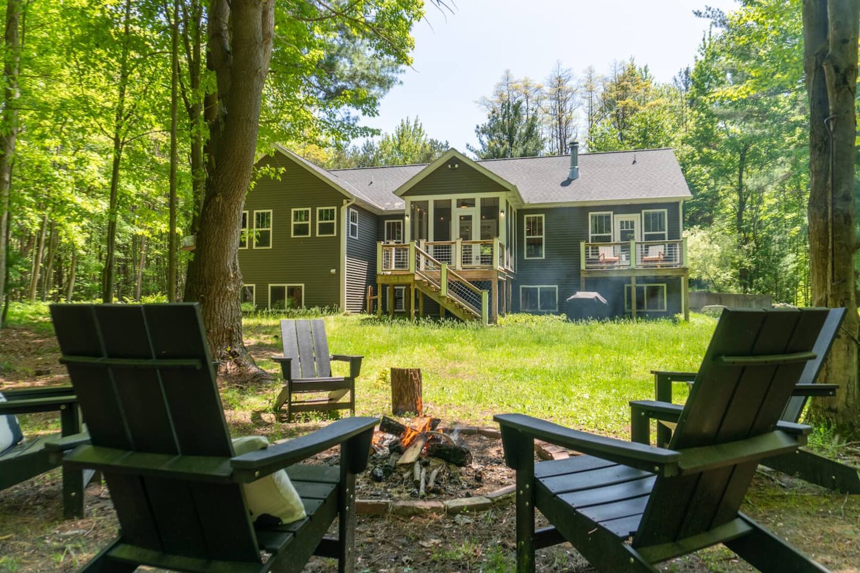 Luxury Airbnb Homes in Michigan for Christmas Holiday and New Year Celebration