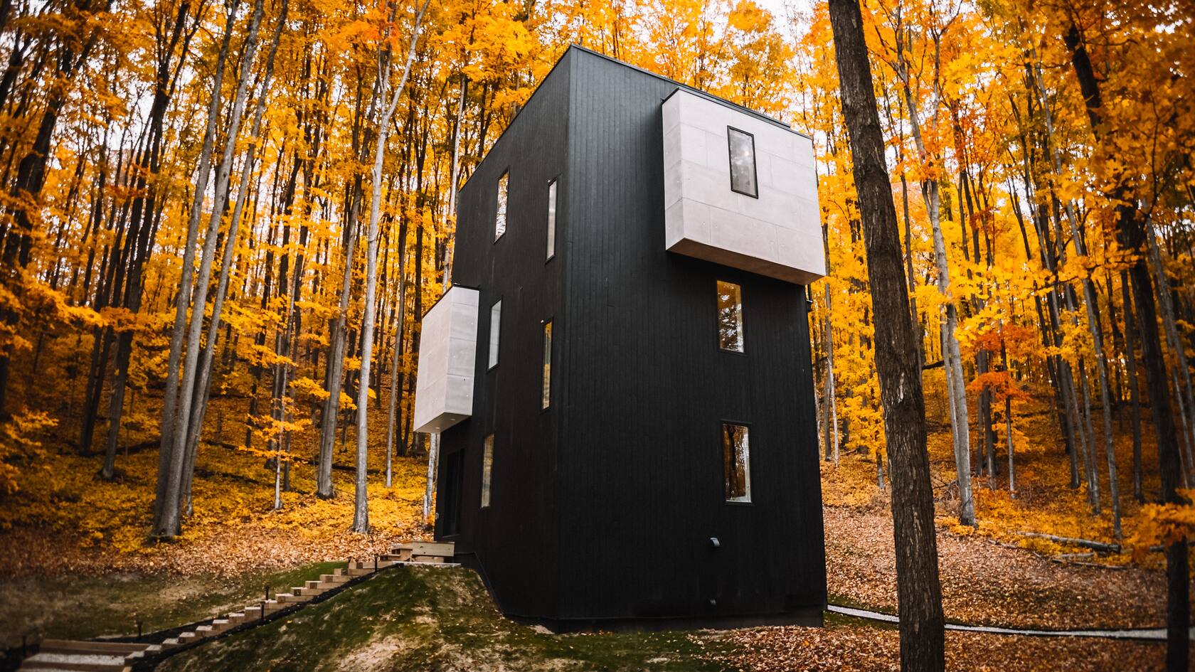 Luxury Airbnb Homes in Michigan for Christmas Holiday and New Year Celebration