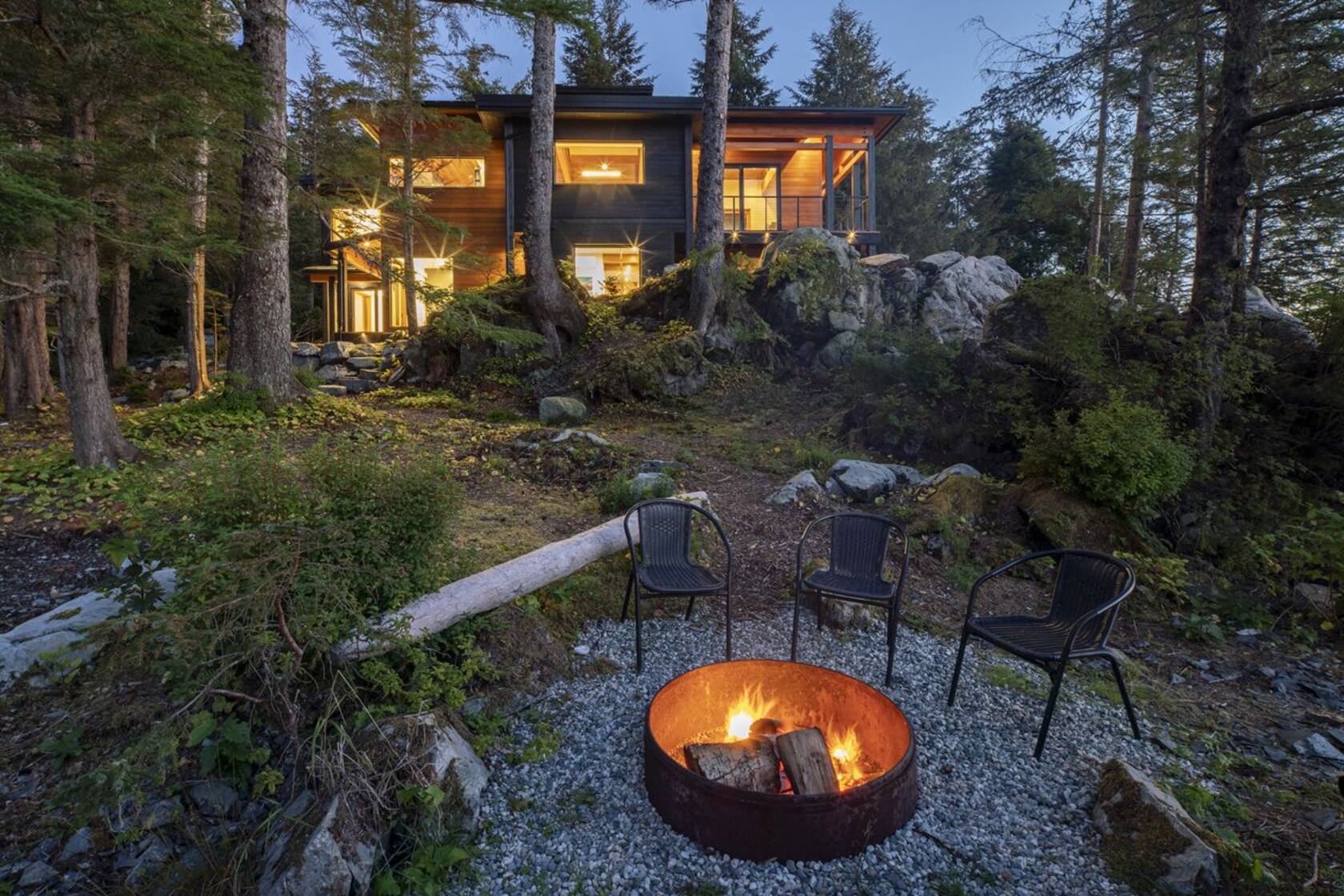 Top 10 Luxury Airbnb Homes in Alaska for Christmas Celebration