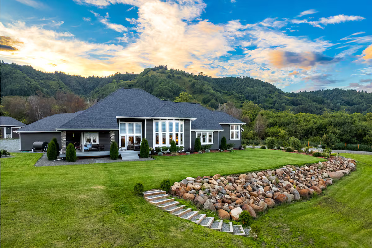 Best 10 Luxury Airbnb Villas in Alaska for Christmas Vacation 2026