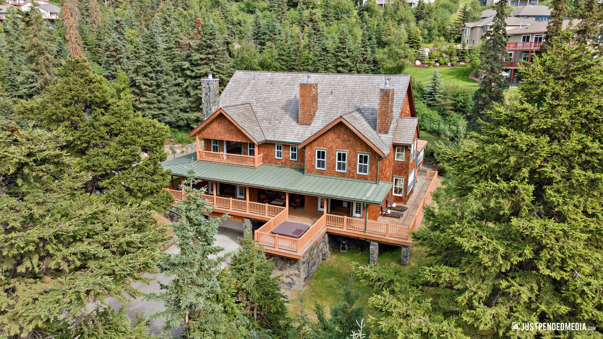 Best 10 Luxury Airbnb Villas in Alaska for Christmas Vacation 2026