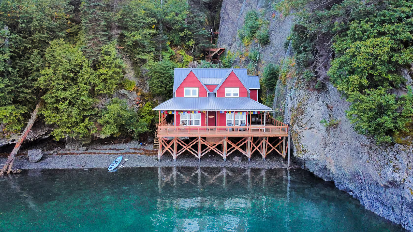 Best Luxury Airbnb Villas in Alaska for Christmas