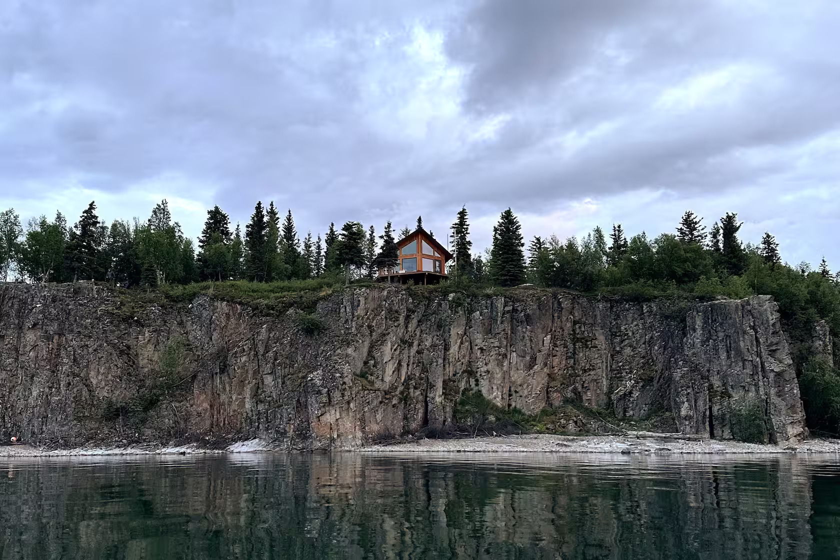Top Luxury Airbnb Homes in Alaska for Christmas Celebration