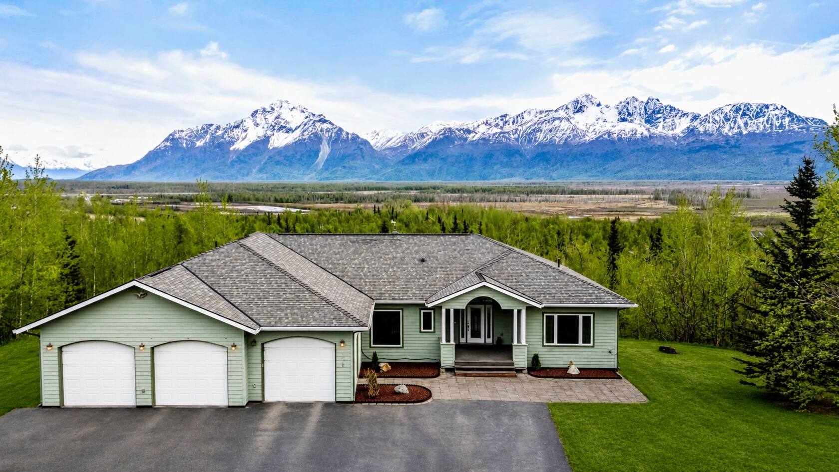 Luxury Airbnb Homes in Alaska for Christmas Holiday
