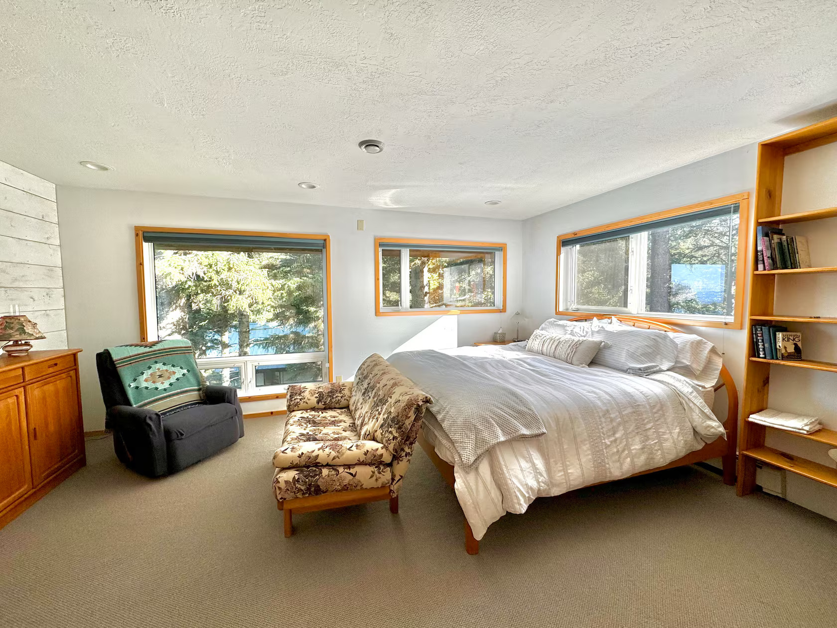 Best 12 Luxury Airbnb Homes in Alaska for Christmas Holiday