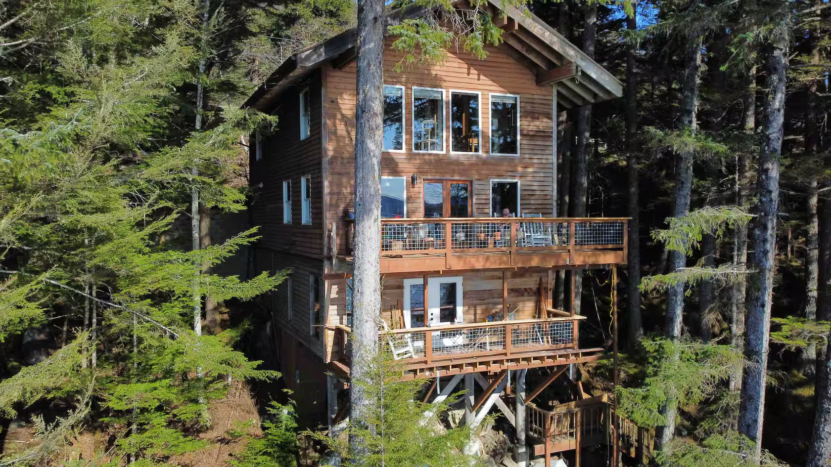 Top 15 Luxury Airbnb Homes in Alaska for Christmas Celebration