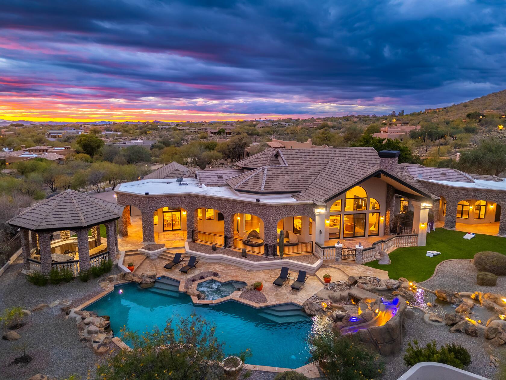 Top 10 Luxury Airbnb Mansions in Arizona for Christmas