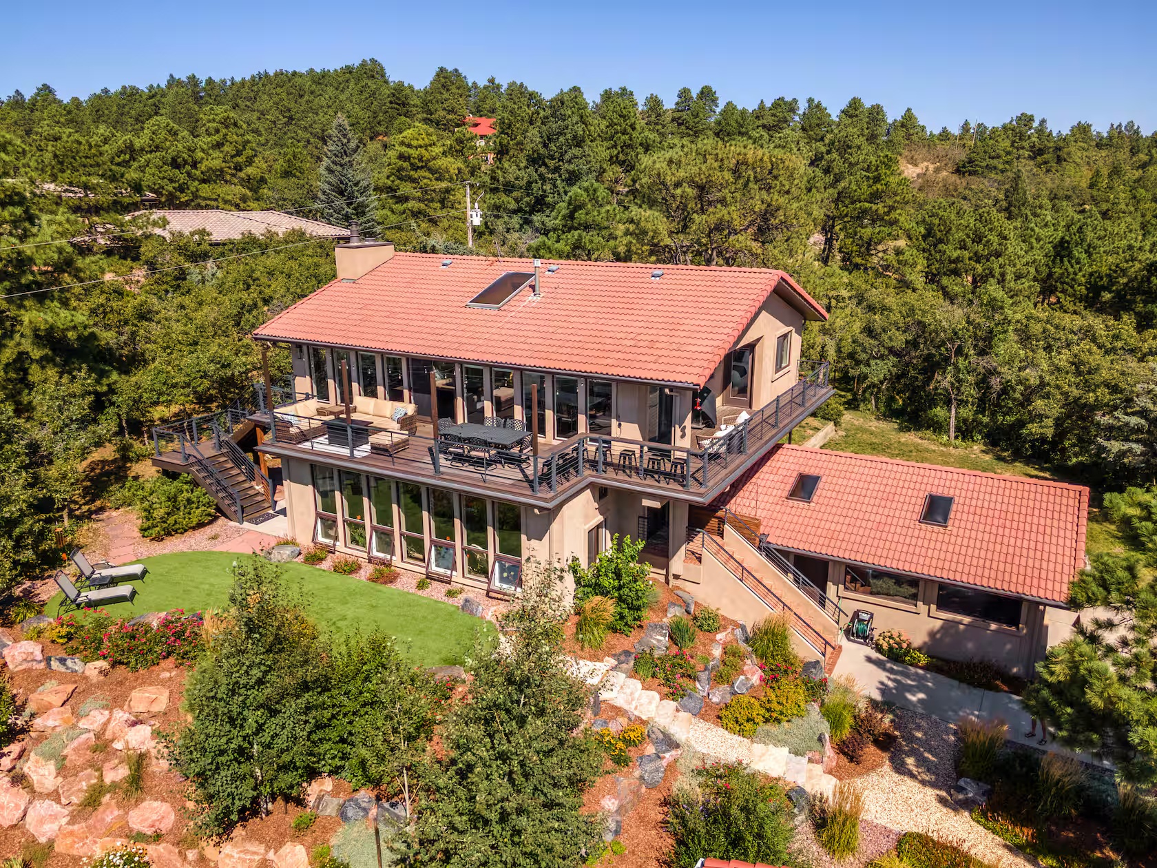 Top 15 Pet-Friendly Luxury Airbnb Homes in Colorado for Christmas