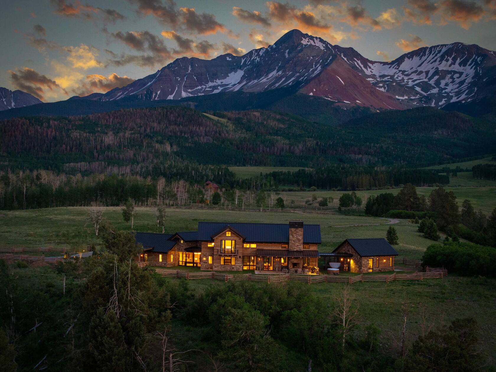 Top 10 Luxury Airbnb Homes in Colorado for Christmas