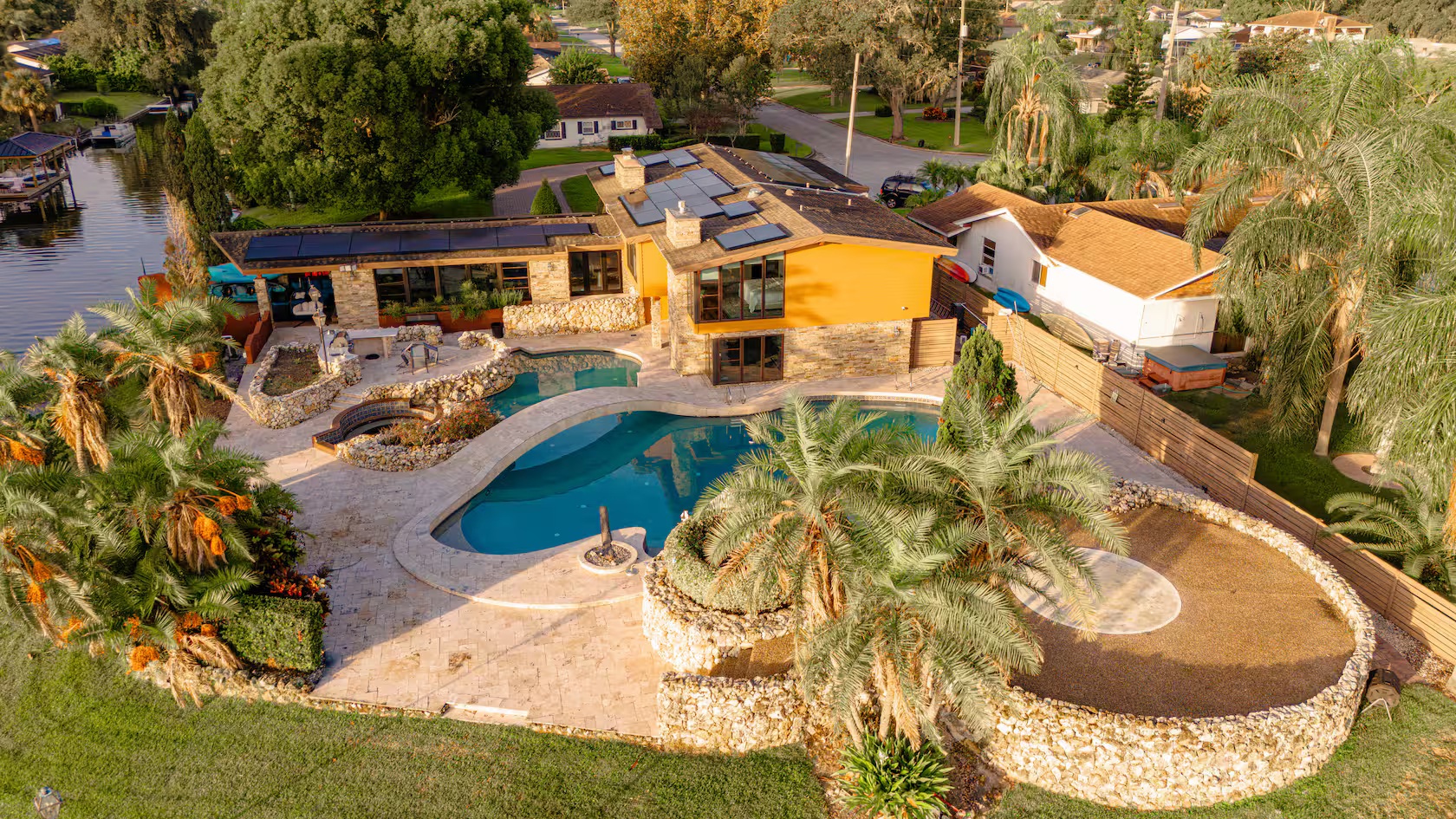 Luxury Airbnb Villas in Florida for Christmas