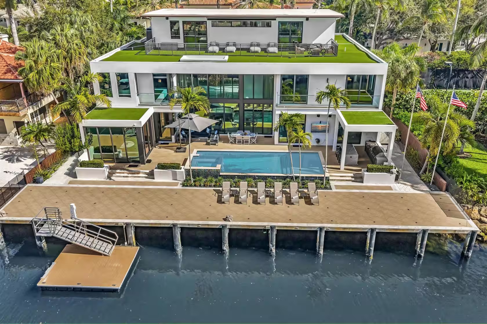 Luxury Airbnb Mansions in Florida for Christmas and New Year Celebration