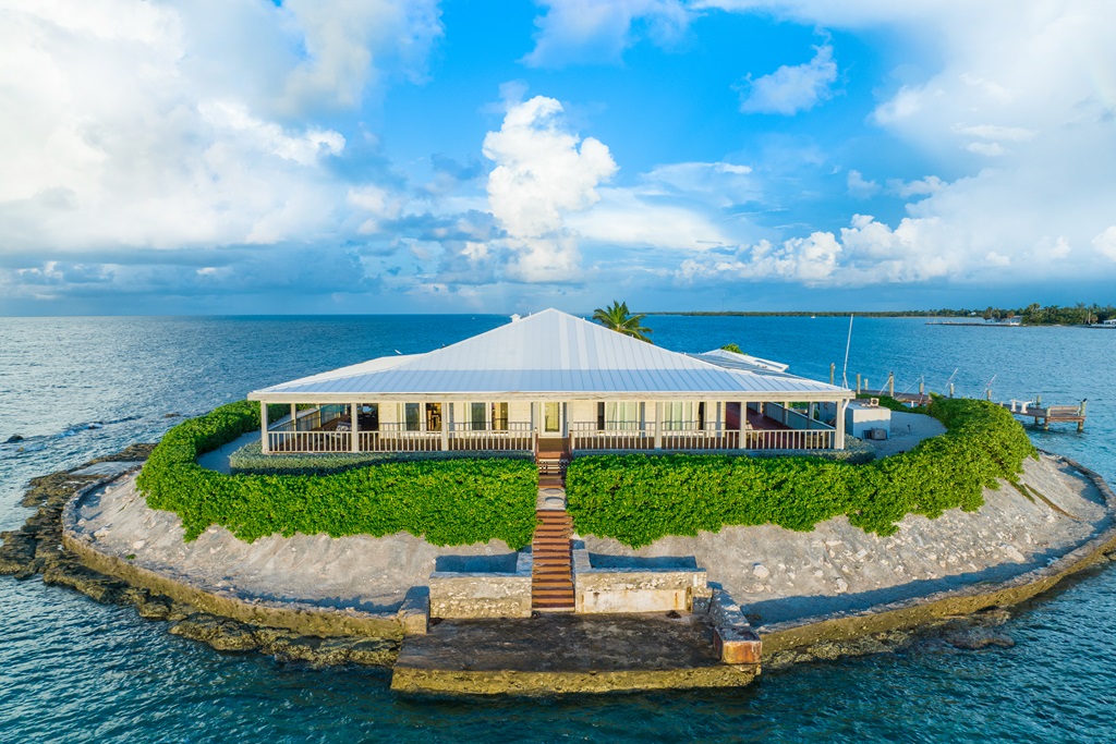 Luxury Airbnb Mansions in Florida for Christmas