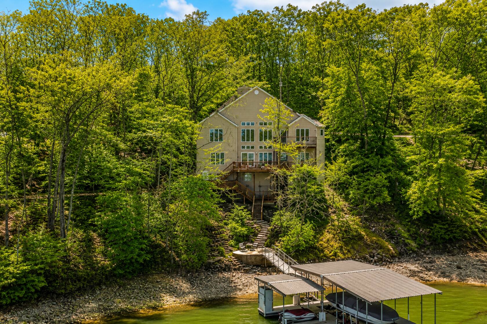 Luxury Airbnb Homes in Missouri for Christmas Holiday and New Year