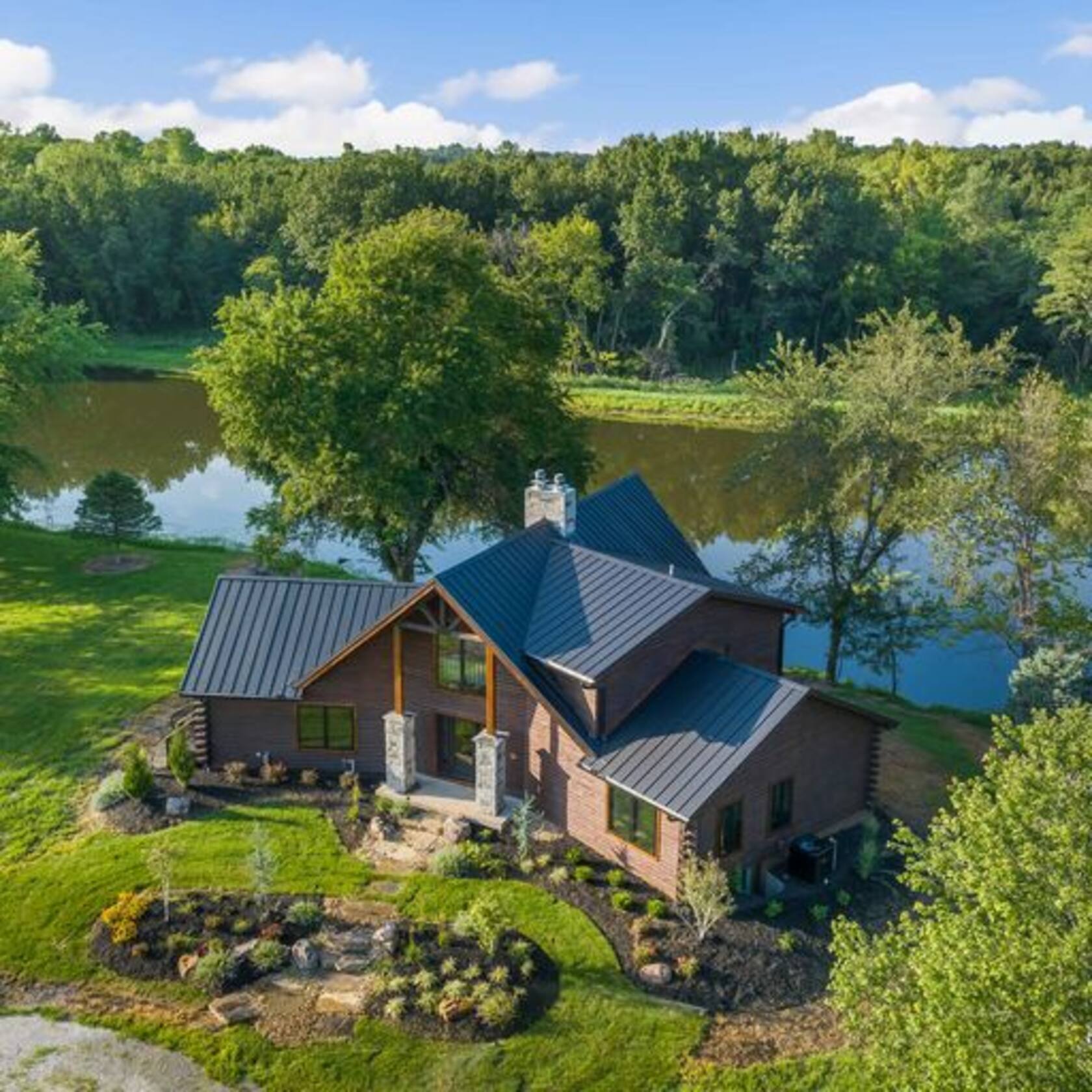 Top 10 Luxury Airbnb Homes in Missouri for Christmas Celebration