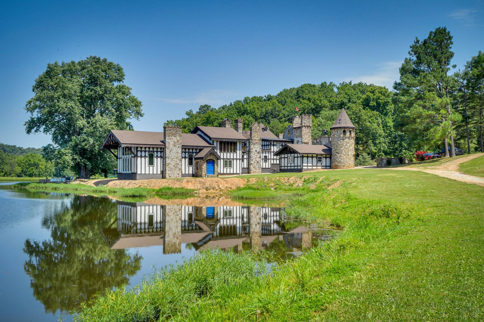 Top Luxury Airbnb Homes in Missouri for Christmas Celebration