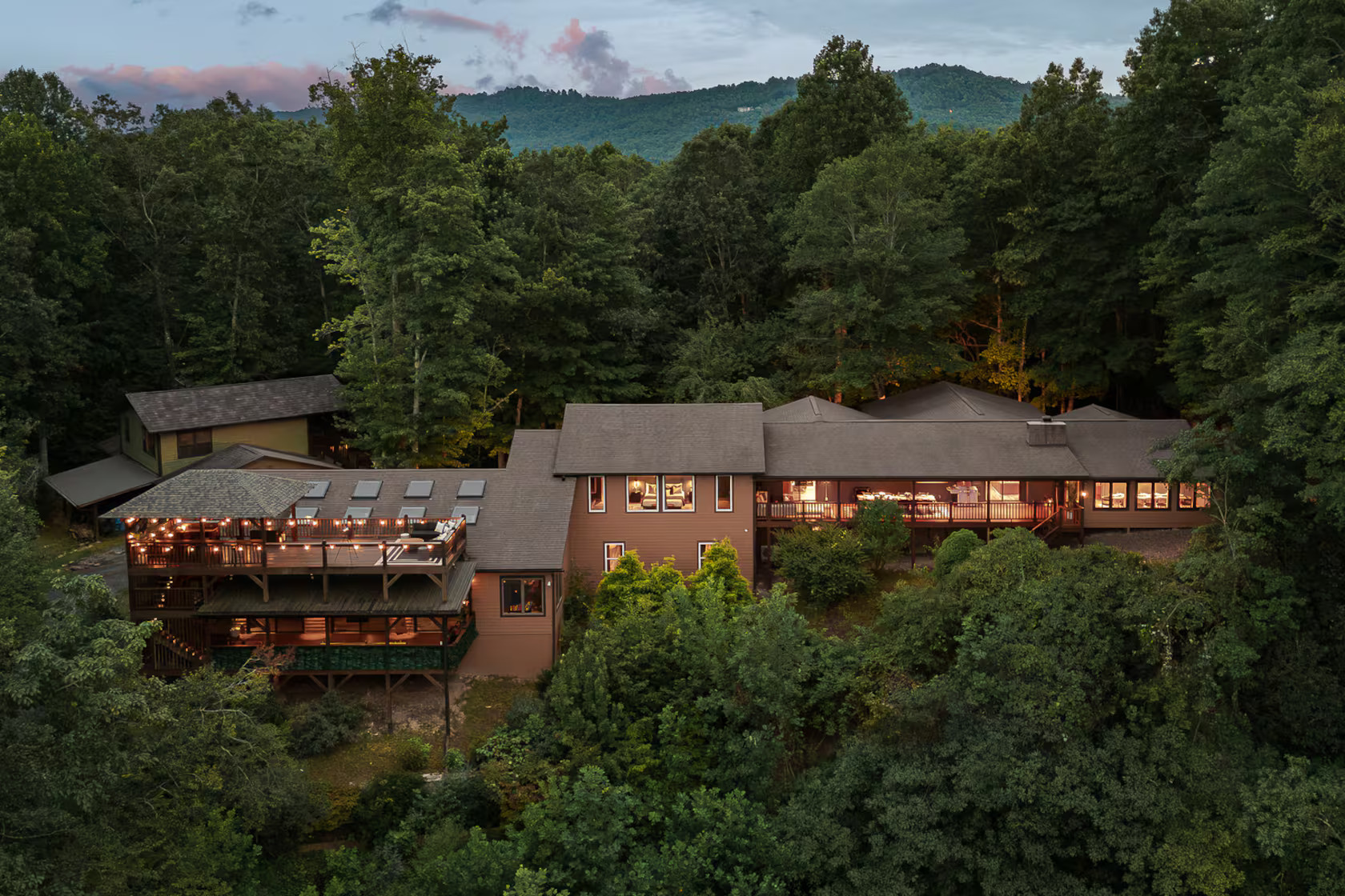 top 10 luxury Airbnb homes in North Carolina for Christmas celebration 2026