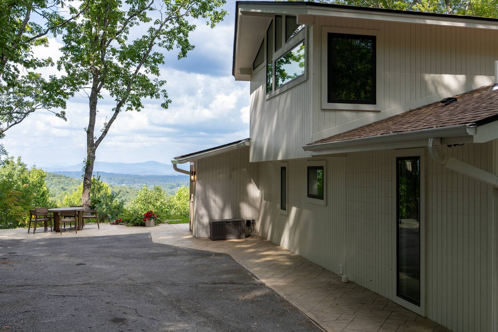 top 10 luxury Airbnb homes in North Carolina for Christmas