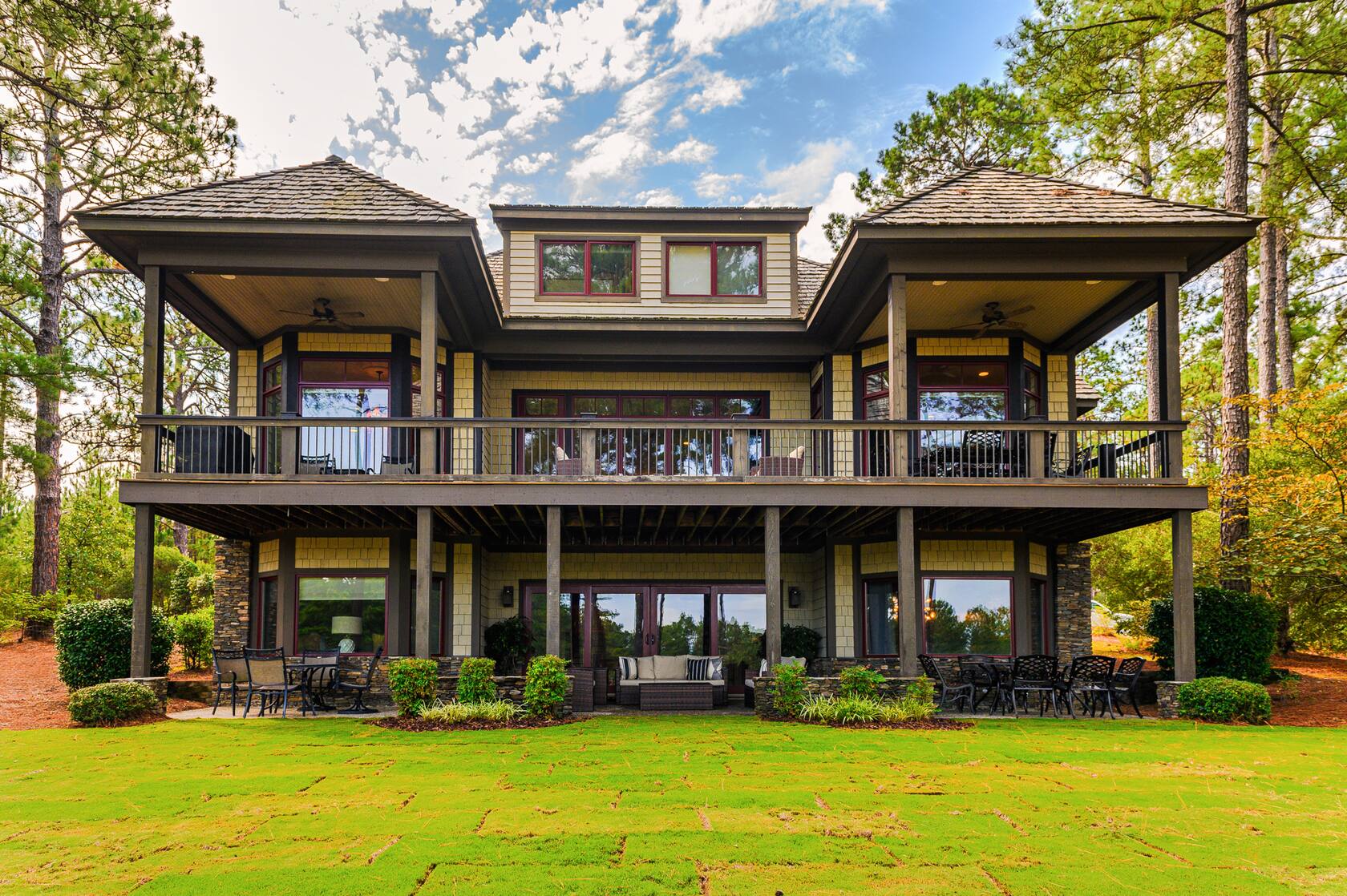Best Luxury Airbnb Homes in North Carolina for Christmas Holiday