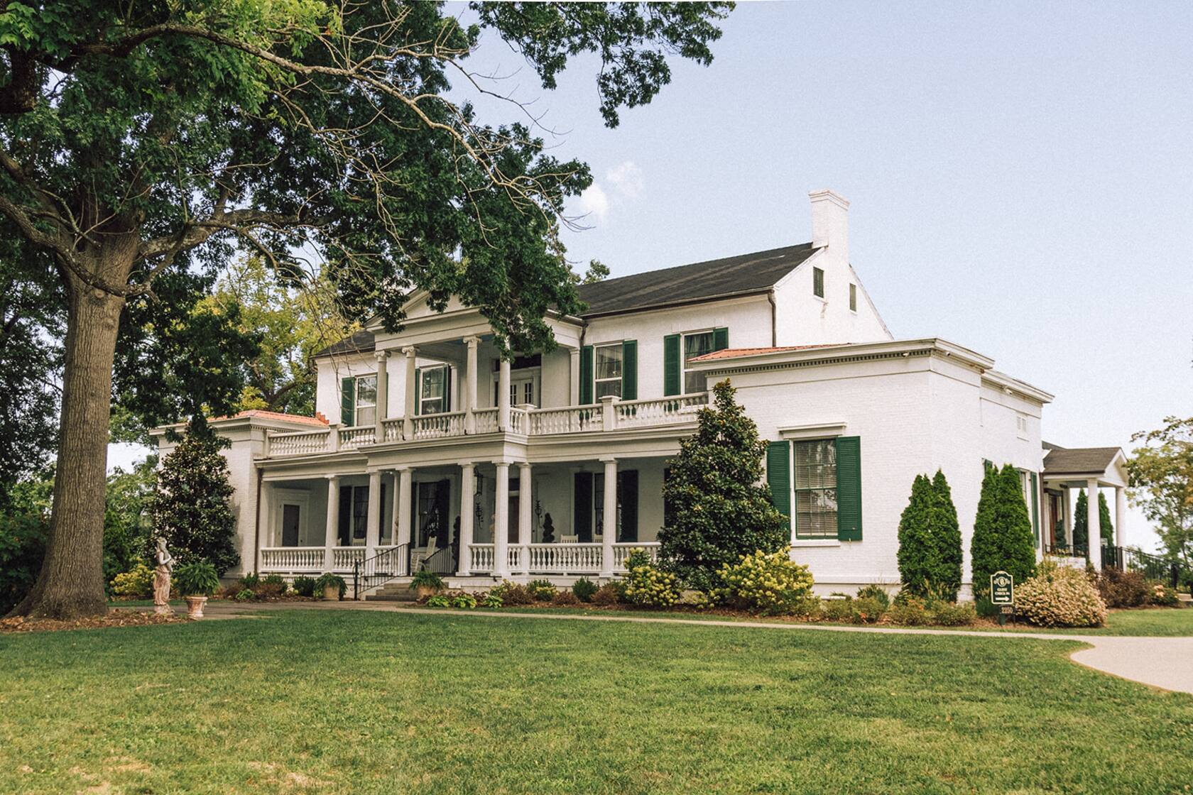 Best 10 Luxury Airbnb Homes in Tennessee for Christmas Holiday and New Year
