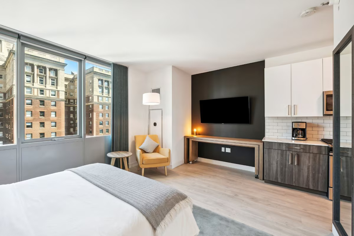 pacious Apartment